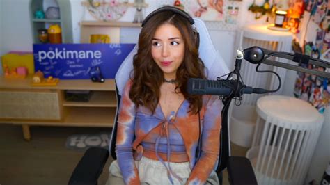 pokimain nip slip|Pokimane Suffers Wardrobe Malfunction On Stream, But Keeps。